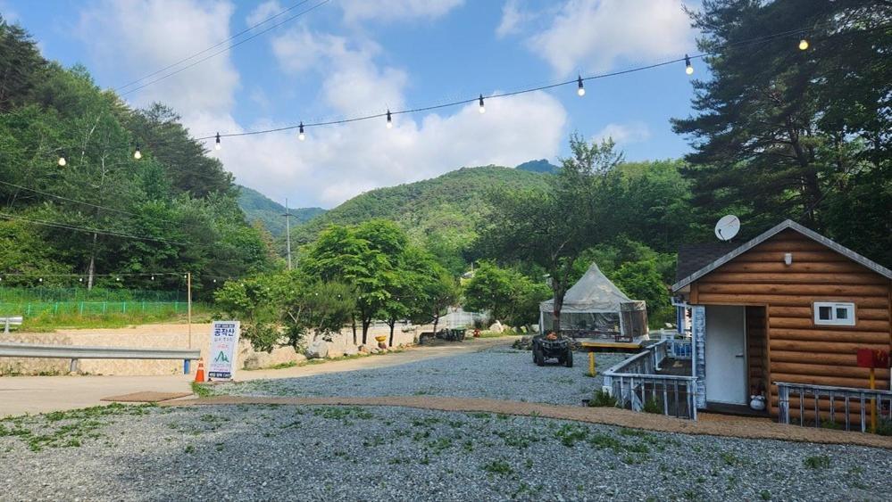 Hongcheon Gongjaksan Recreational Forest Pension Exterior photo