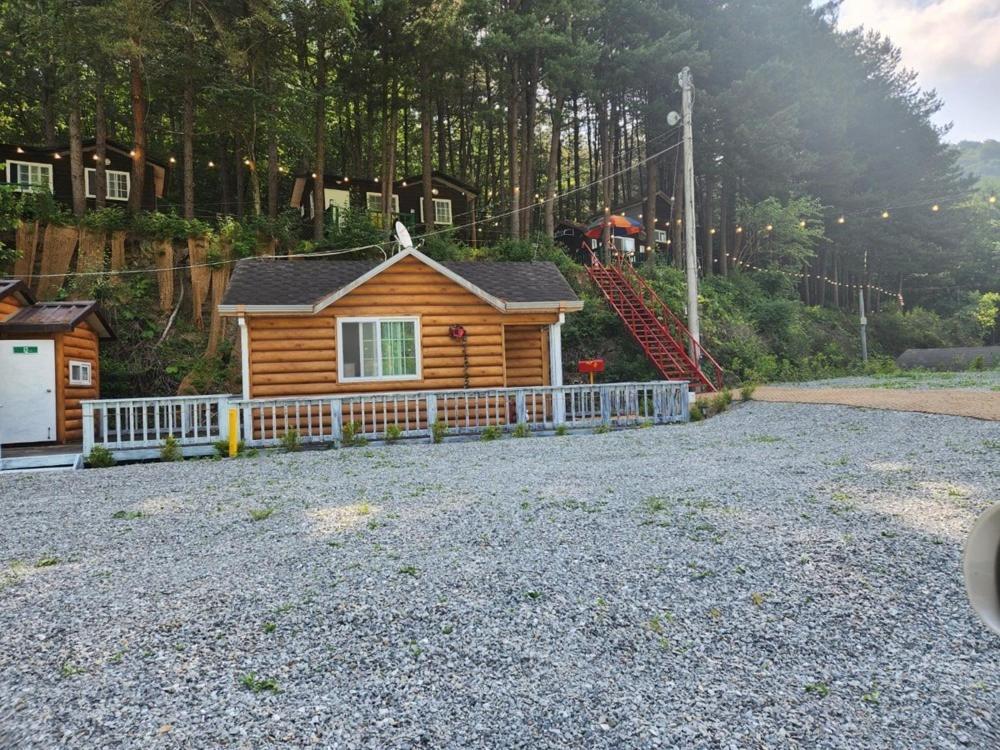 Hongcheon Gongjaksan Recreational Forest Pension Exterior photo